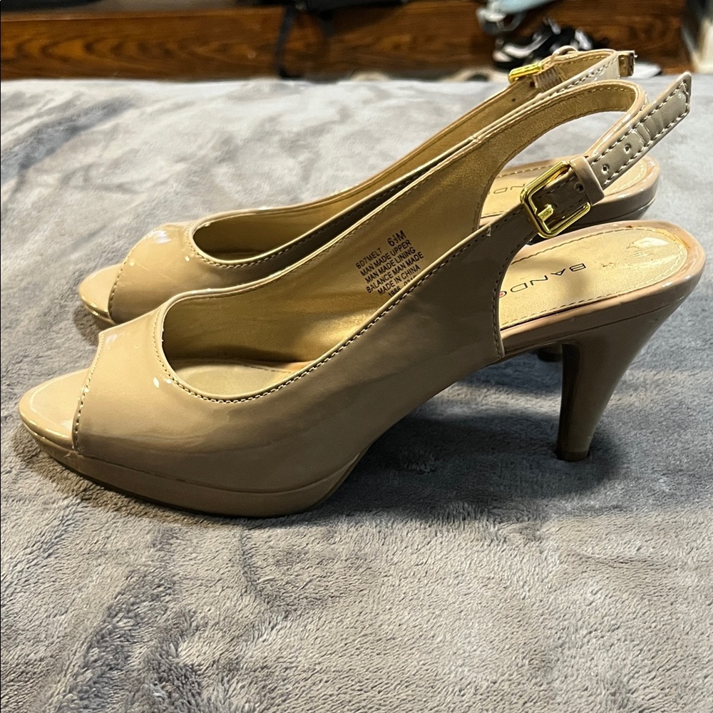Bandolino Nude Patent Peep Toe Slingback Heels - Picture 3 of 9